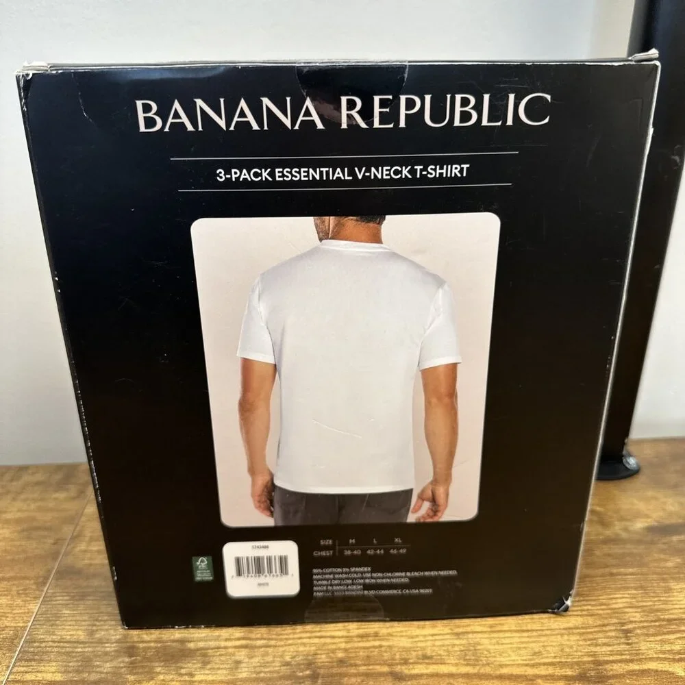 Banana Republic Men's 3-Pack Essential V-Neck T-Shirts, White,‎ Size XL NEW